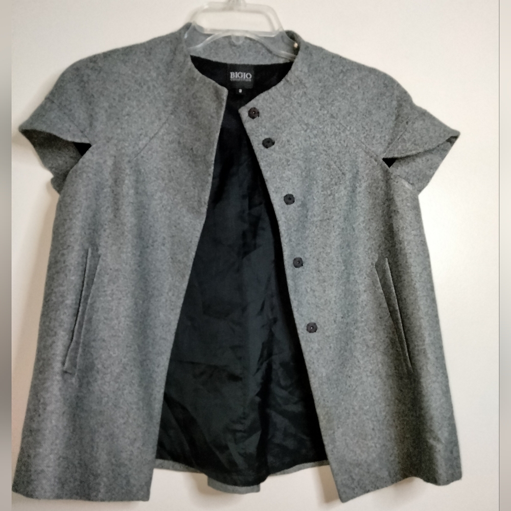 Bigio Collection (Size 2) Gray 100% Wool Hidden Snap Button Cap Sleeves Cape Top